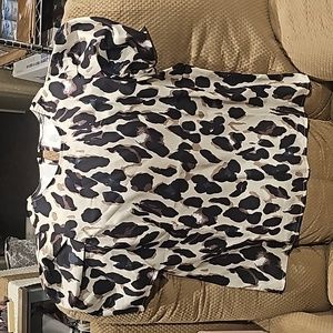 I am selling a never worn puffs, sleeve Cheetah print shirt
